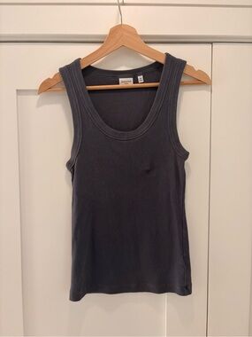 Babaton Aritzia Ribbed Tank Top Size M
